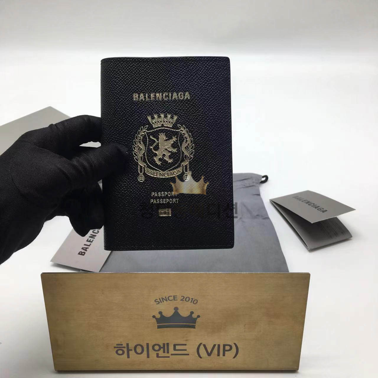 발렌시아가 BLCG 남성 패스포트 홀더