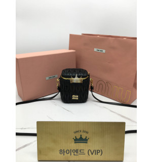 미우미우 마테라쎼 나파가죽 미니 파우치 숄더백 5NR018 (컬러 블랙)