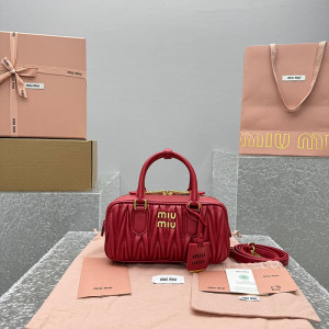 미우미우 아르카디 마테라쎄 나파 가죽 백 레귤러 (renewal ver.)