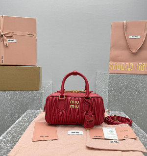 미우미우 아르카디 마테라쎄 나파 가죽 백 레귤러 (renewal ver.)