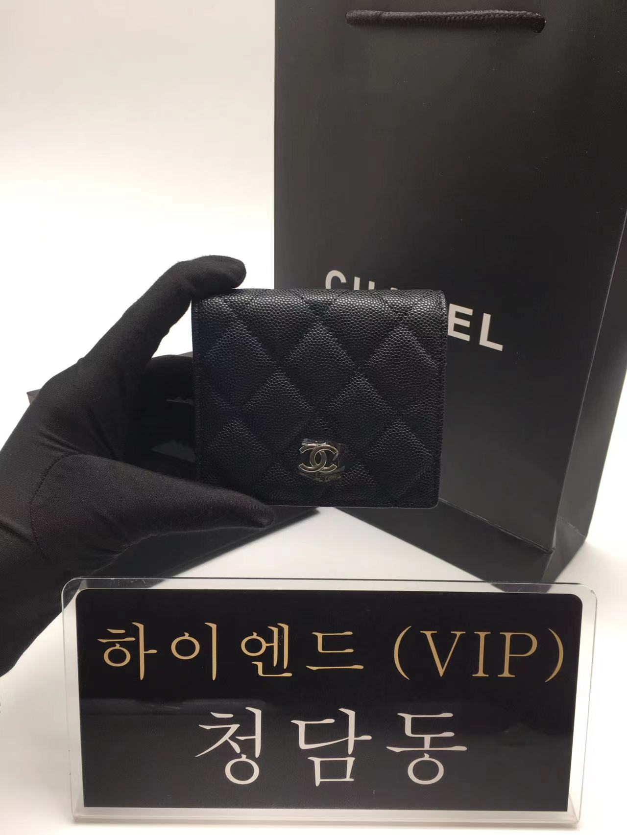 샤넬 폴딩 반지갑 (버클 은장)