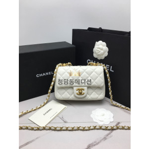 샤넬 24P 펄 체인 미니 플랩백 AS4385