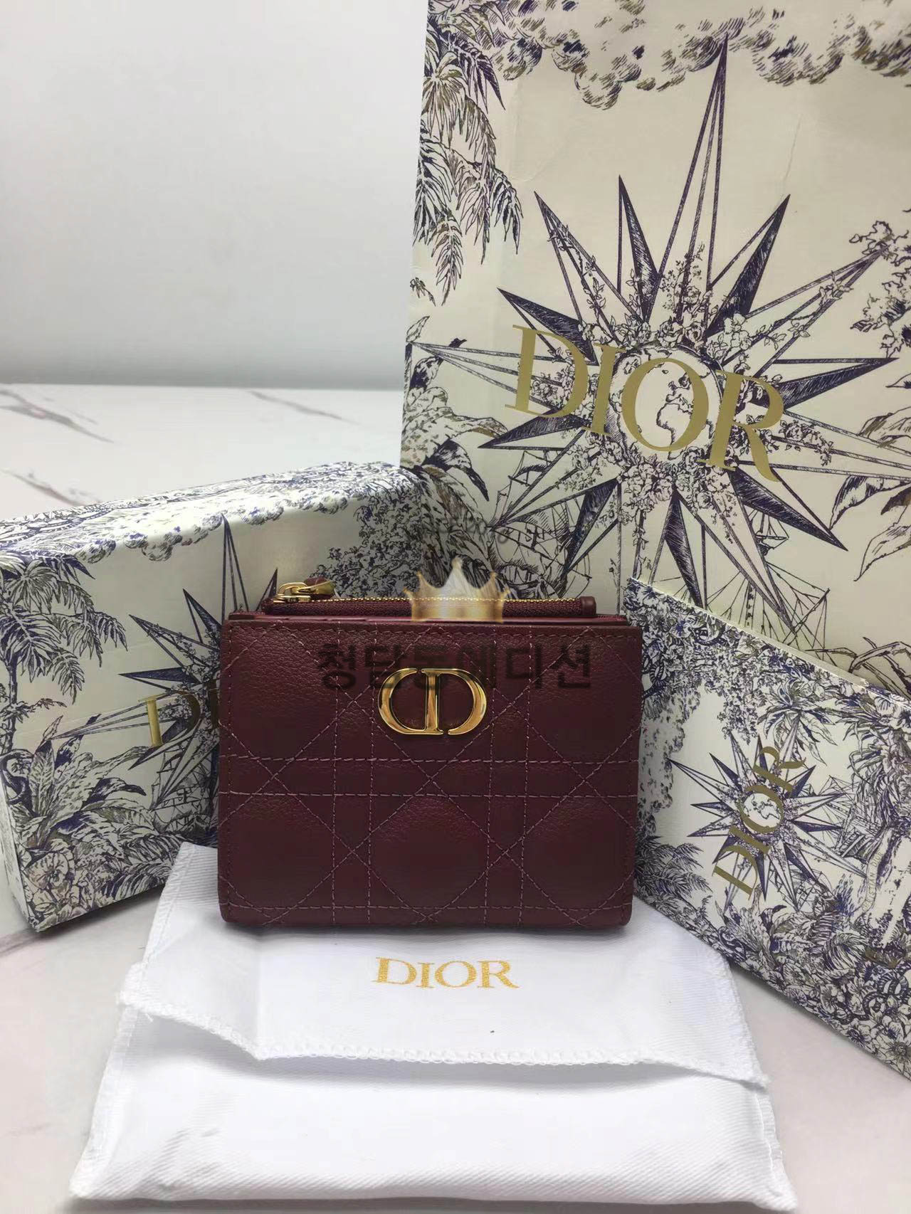 디올 카로 달리아 지갑 (컬러 버건디레드)