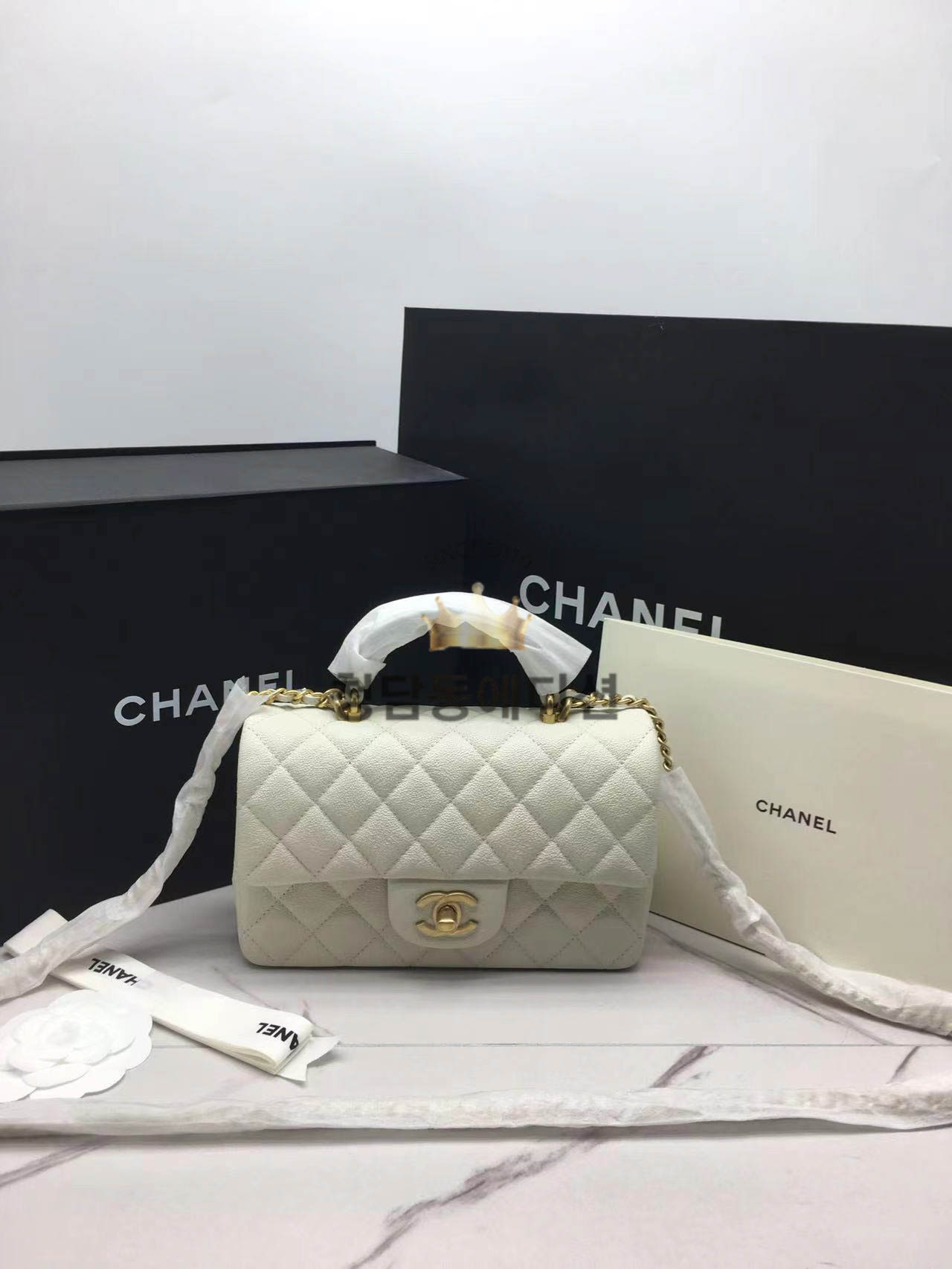 샤넬 클래식 탑핸들 뉴미니 캐비어