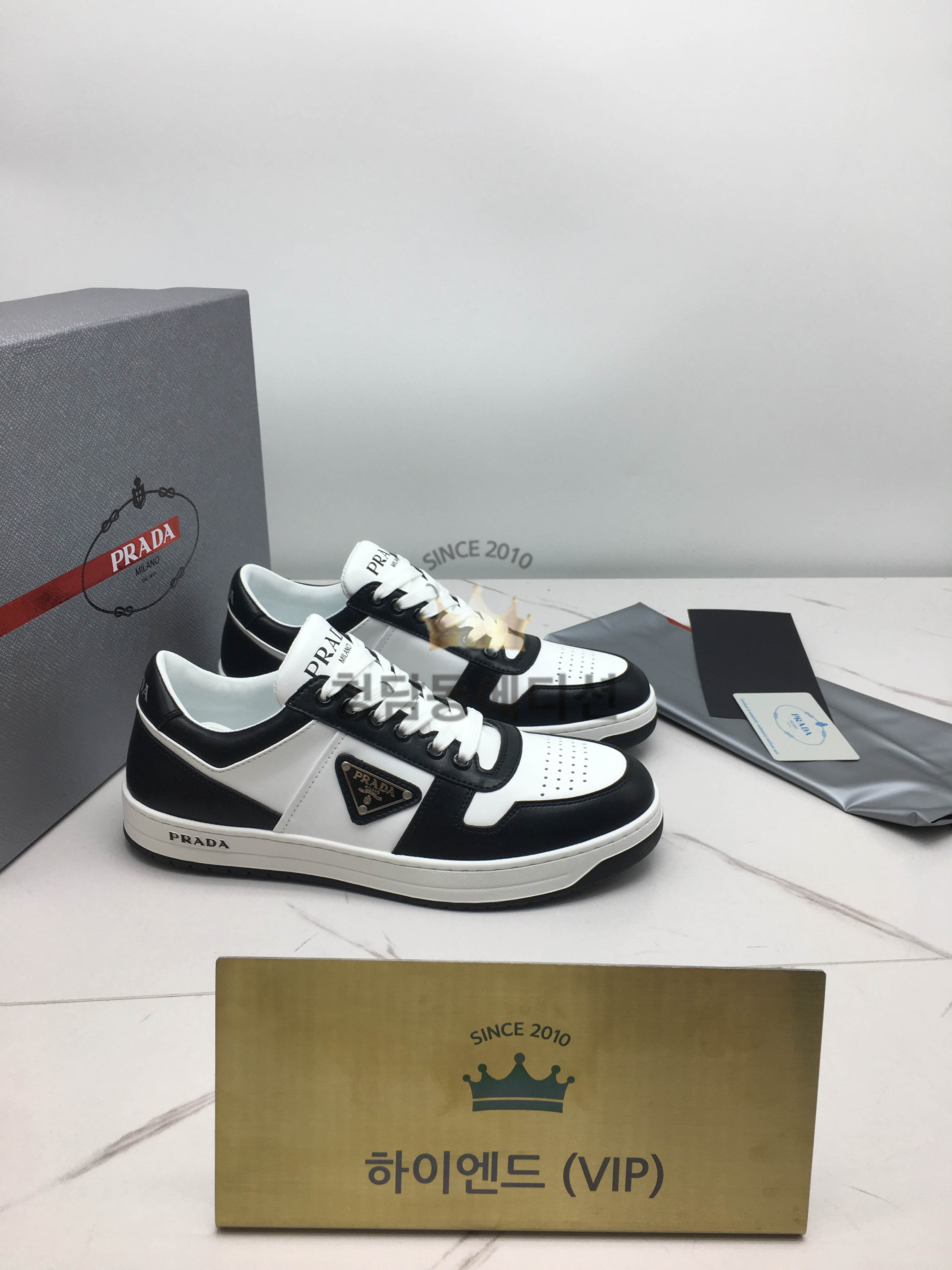 프라다 23SS 다운타운 레더 스니커즈 (남녀공용)