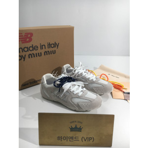 미우미우 x 뉴발란스 530 스니커즈