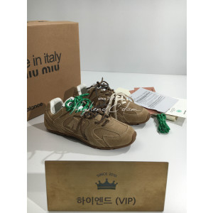 미우미우 x 뉴발란스 530 스니커즈