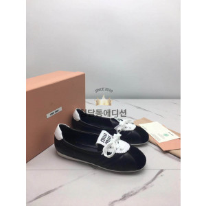 미우미우 스니커즈