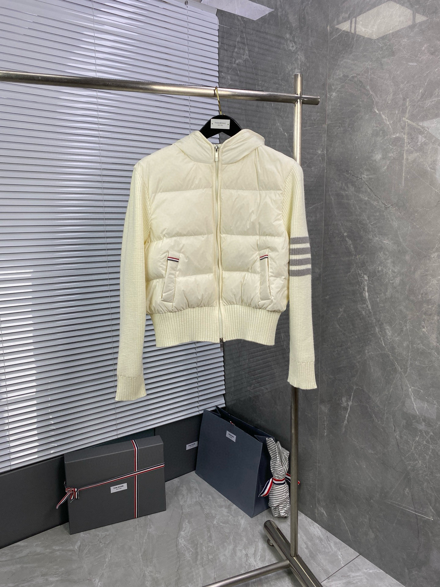 톰브라운 패딩 가디건