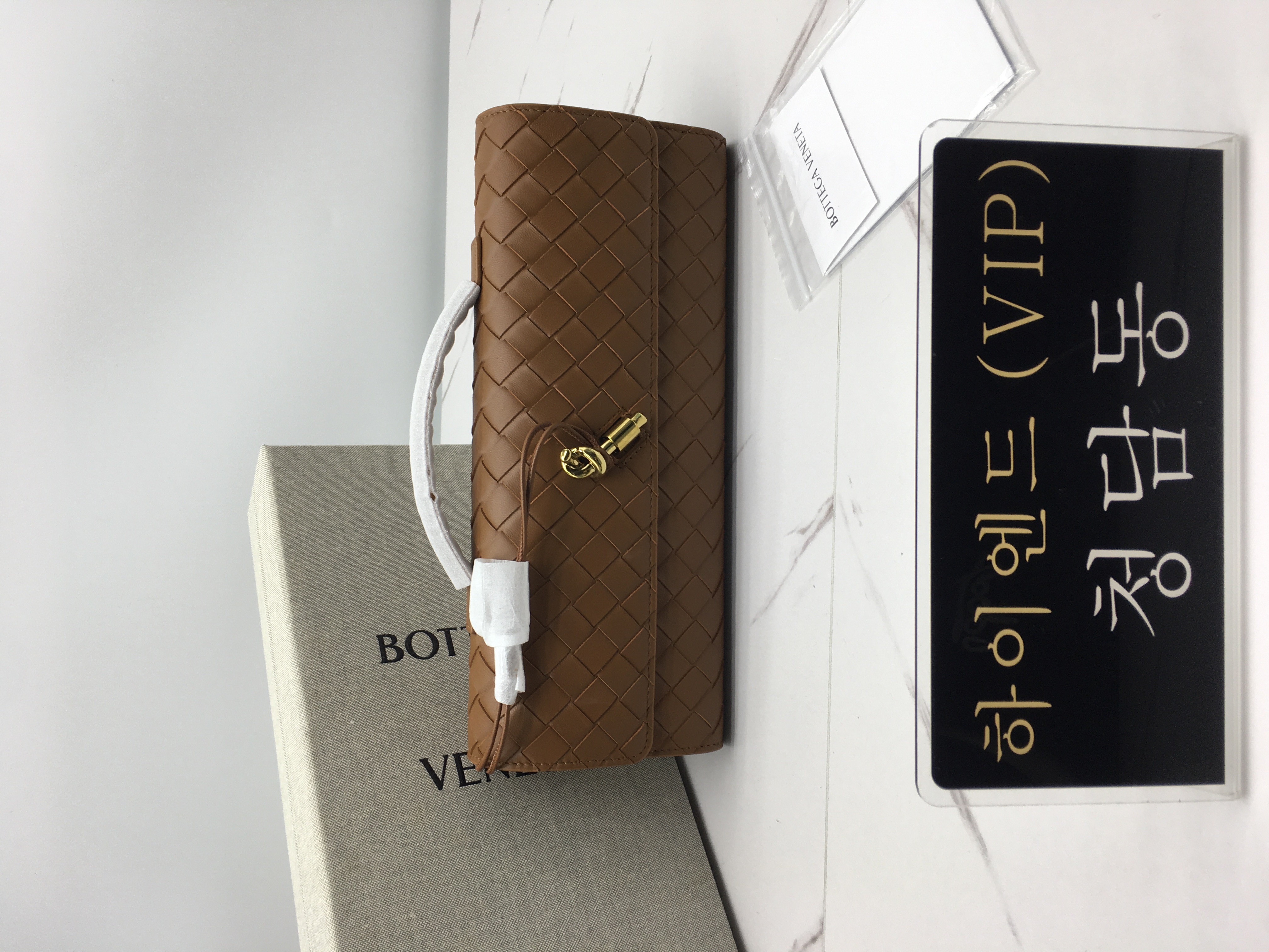 보테가베네타 안디아모 롱 클러치 (핸들포함)