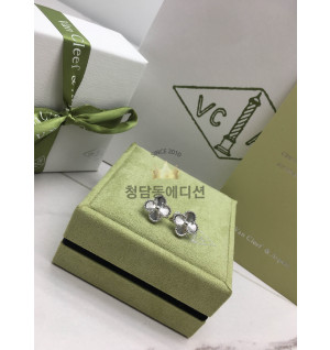 반클리프 알함브라 이어링 귀걸이 (컬러 화이트골드)