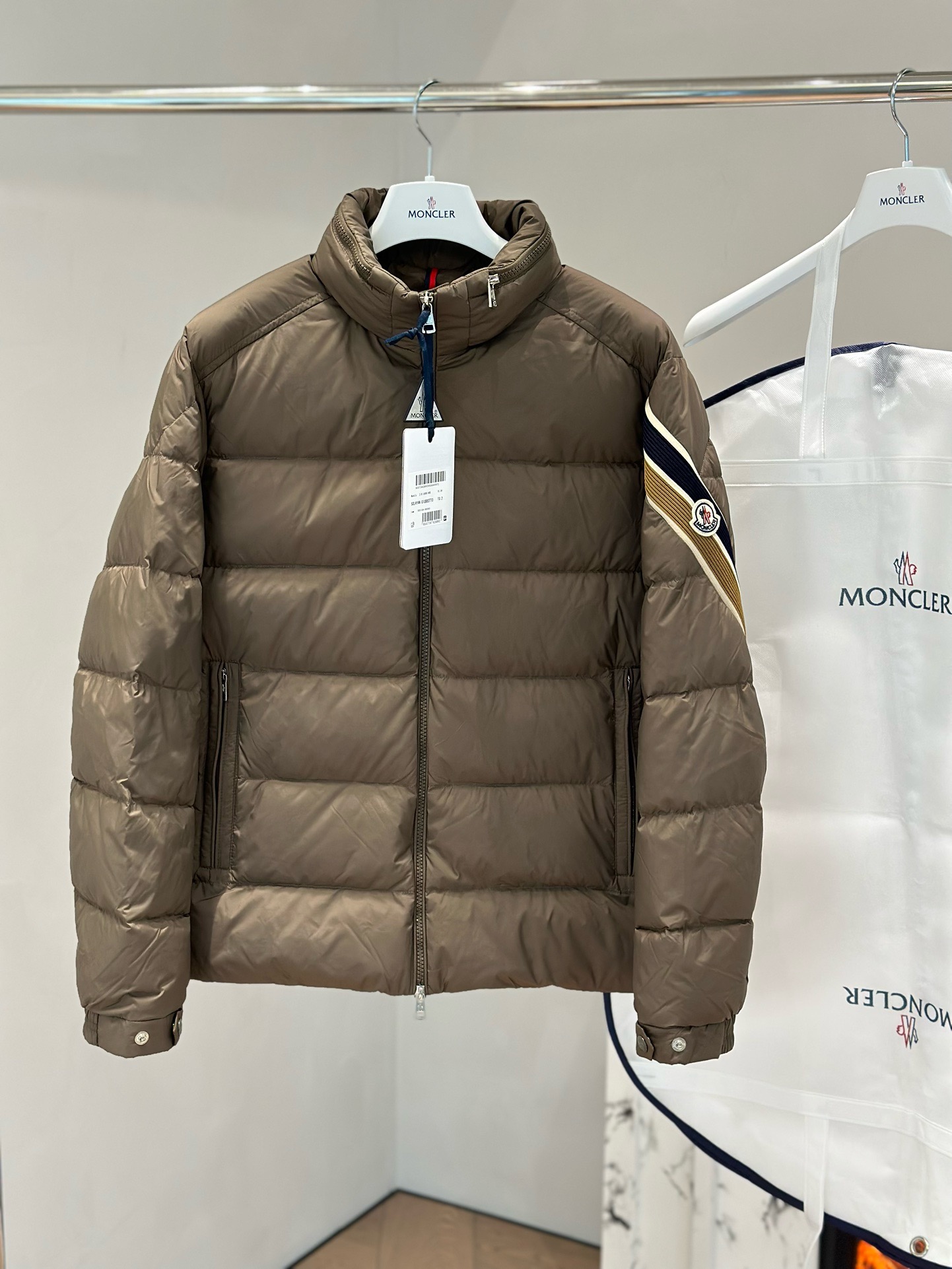 몽클레어 살라얀 다운 패딩 (남성용) (컬러 블랙, 브라운)