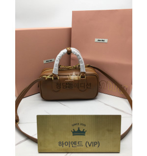 미우미우 아르카디 가죽백 레귤러 (renewal ver.)