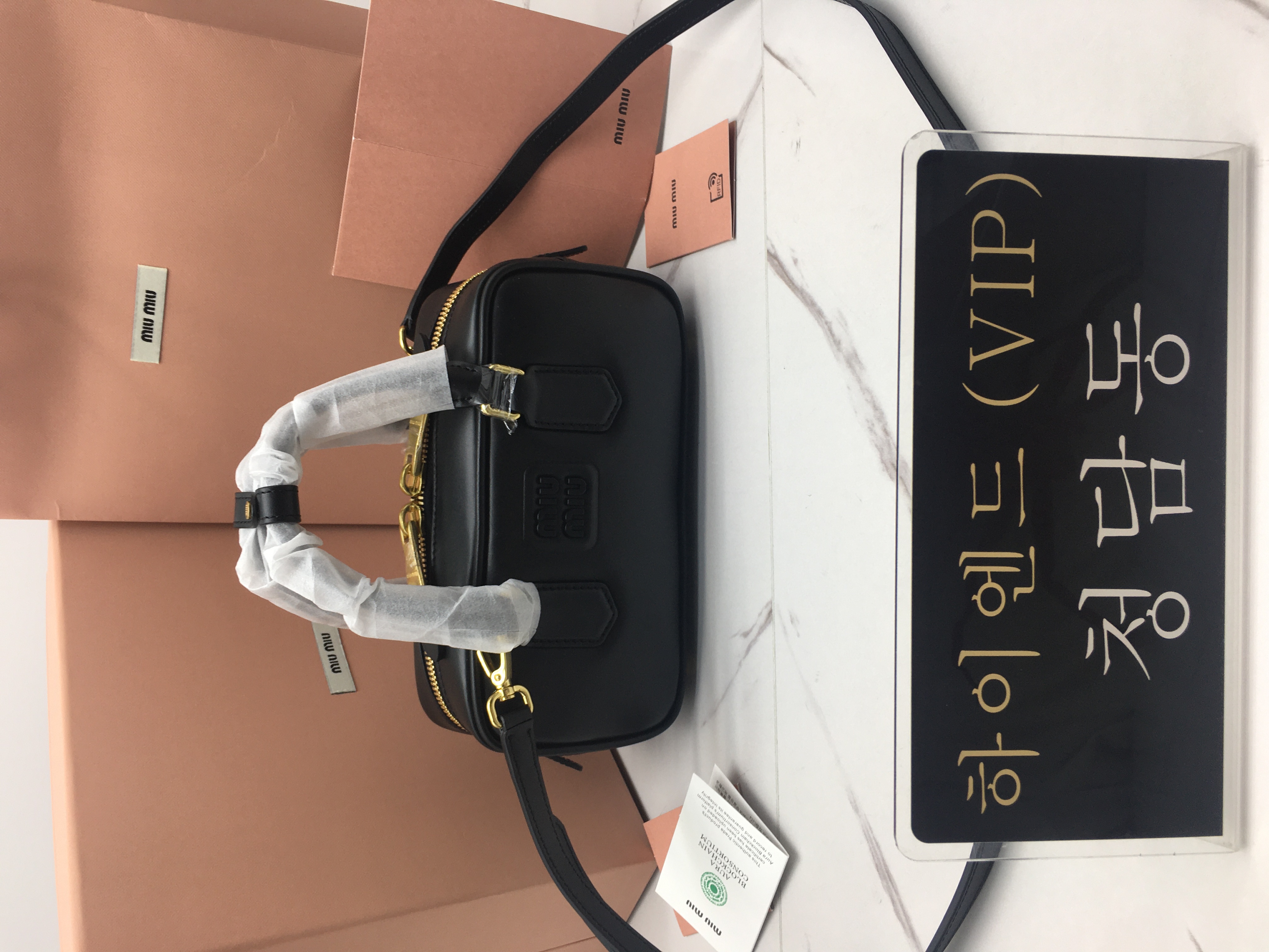 미우미우 아르카디 가죽백 레귤러 (renewal ver.)