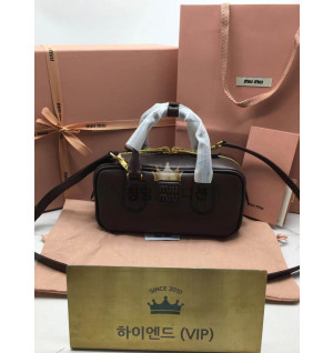 미우미우 아르카디 가죽백 레귤러 (renewal ver.)