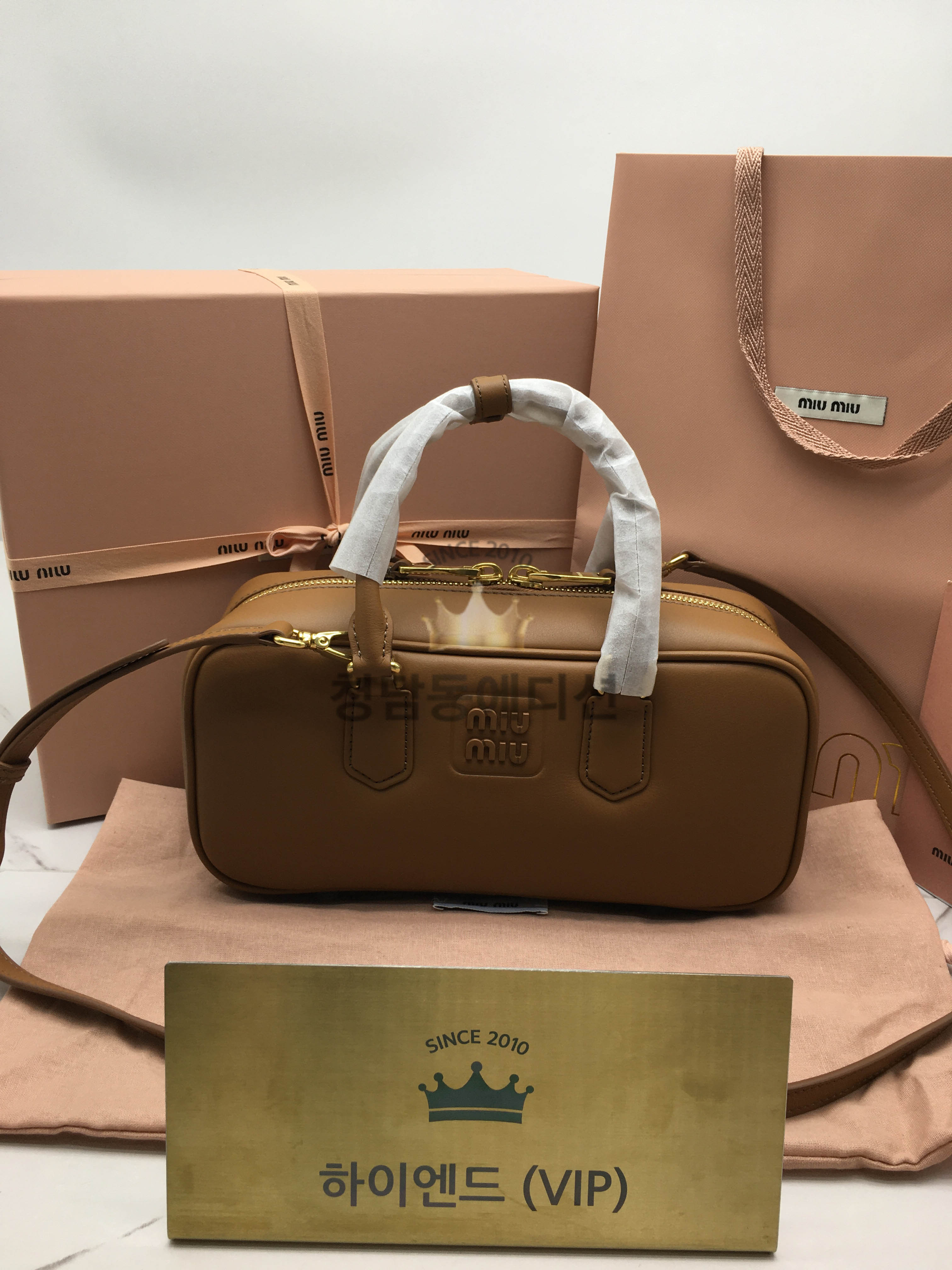 미우미우 아르카디 가죽백 27CM (renewal ver.)