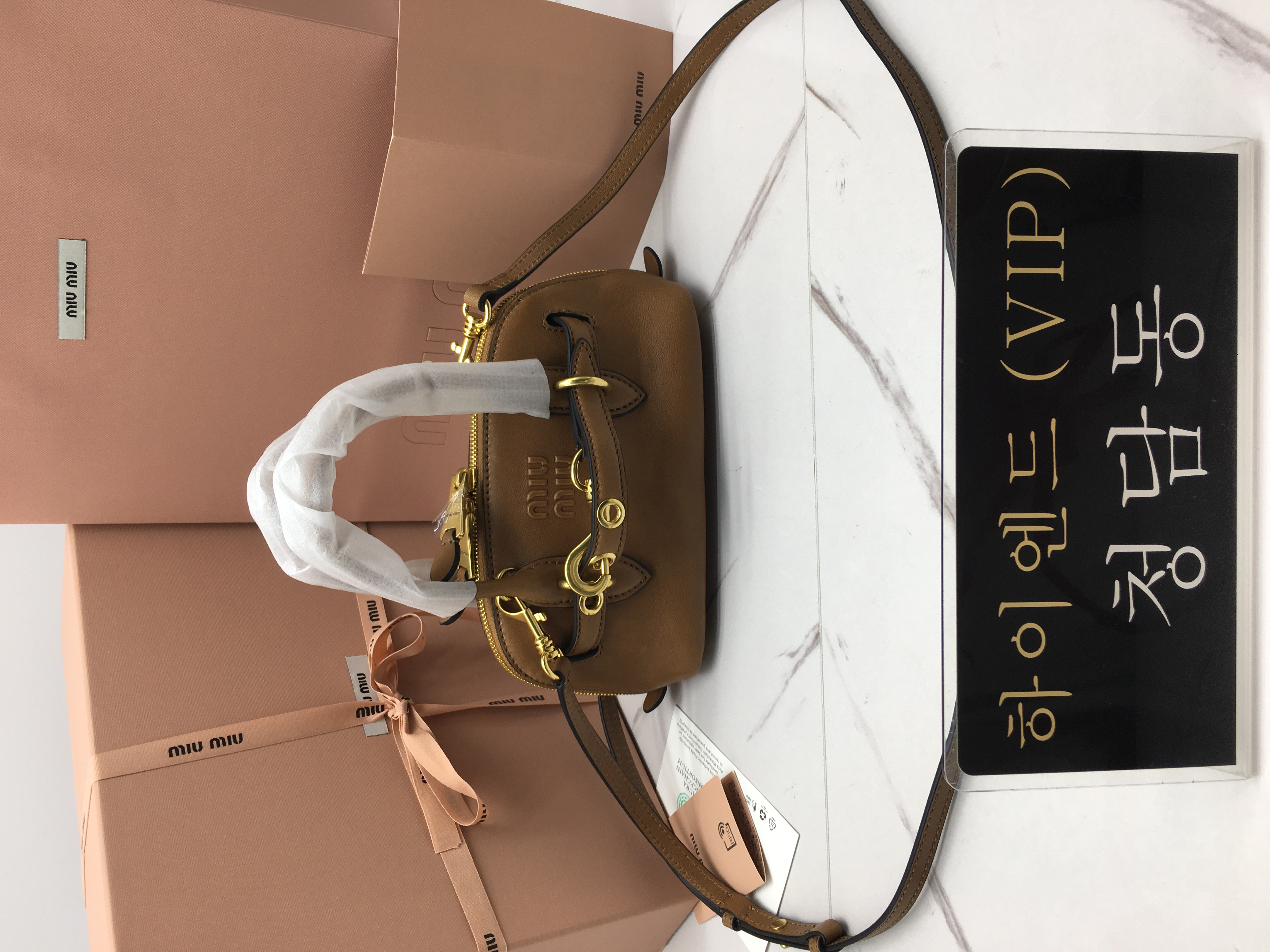 미우미우 아방뛰르 미니 나파 가죽 백