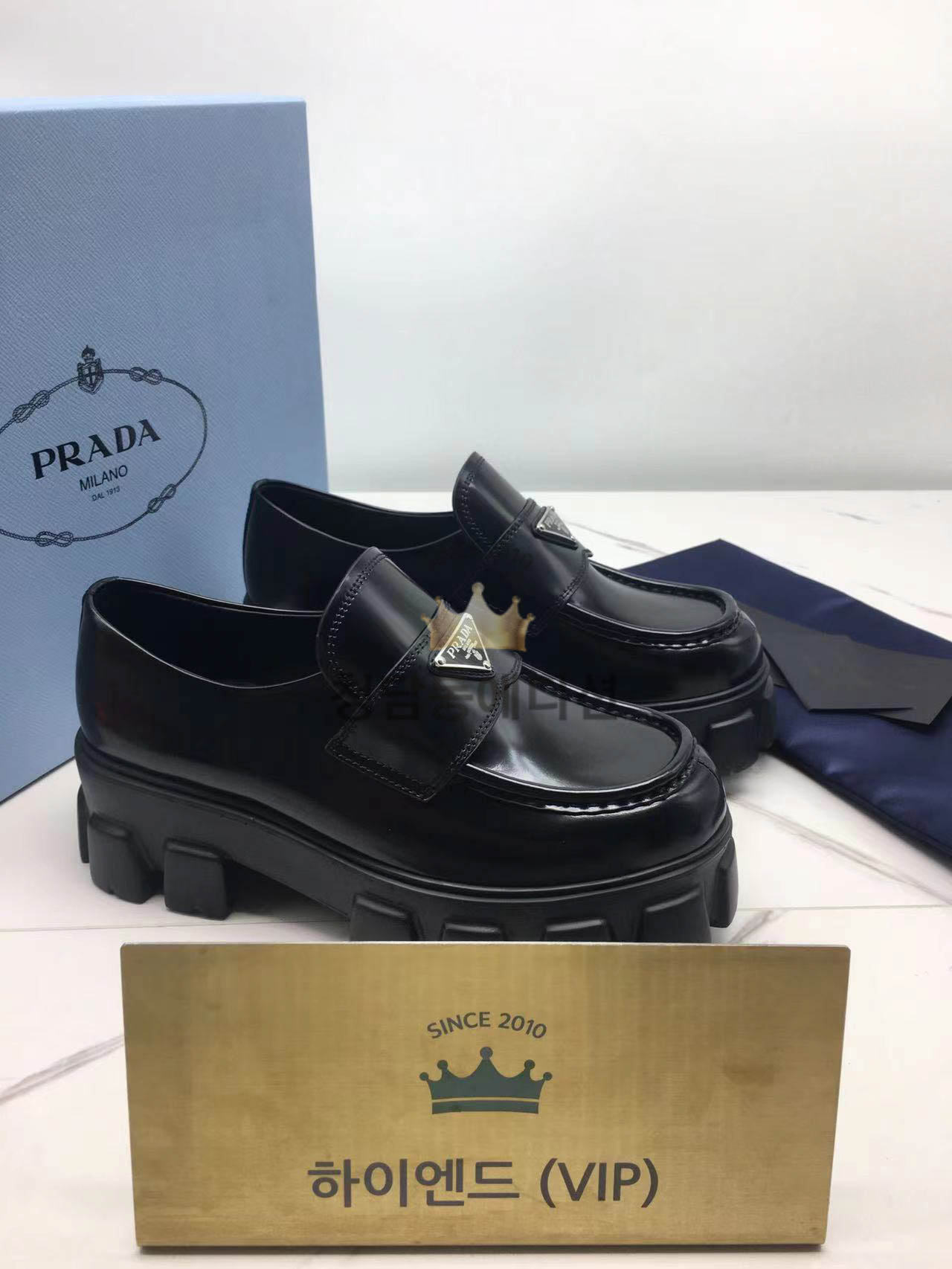 프라다 모놀리스 브러시드 로퍼 (남성용)