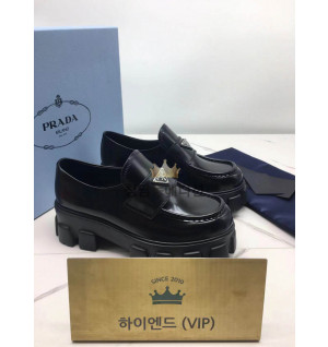 프라다 모놀리스 브러시드 로퍼 (남성용)