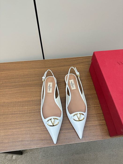 발렌티노 v 슬링백