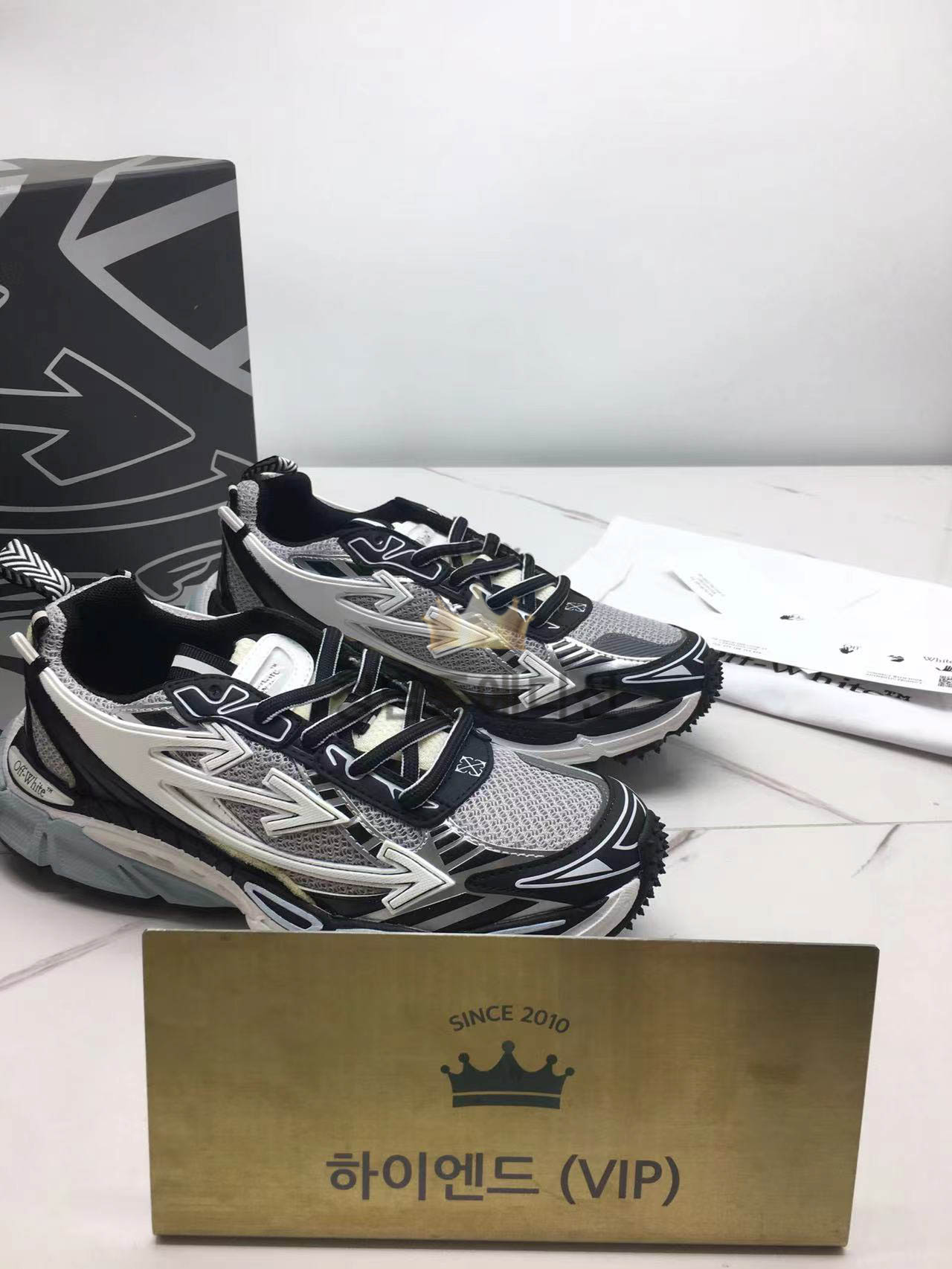 오프화이트 런닝화 (남녀공용)