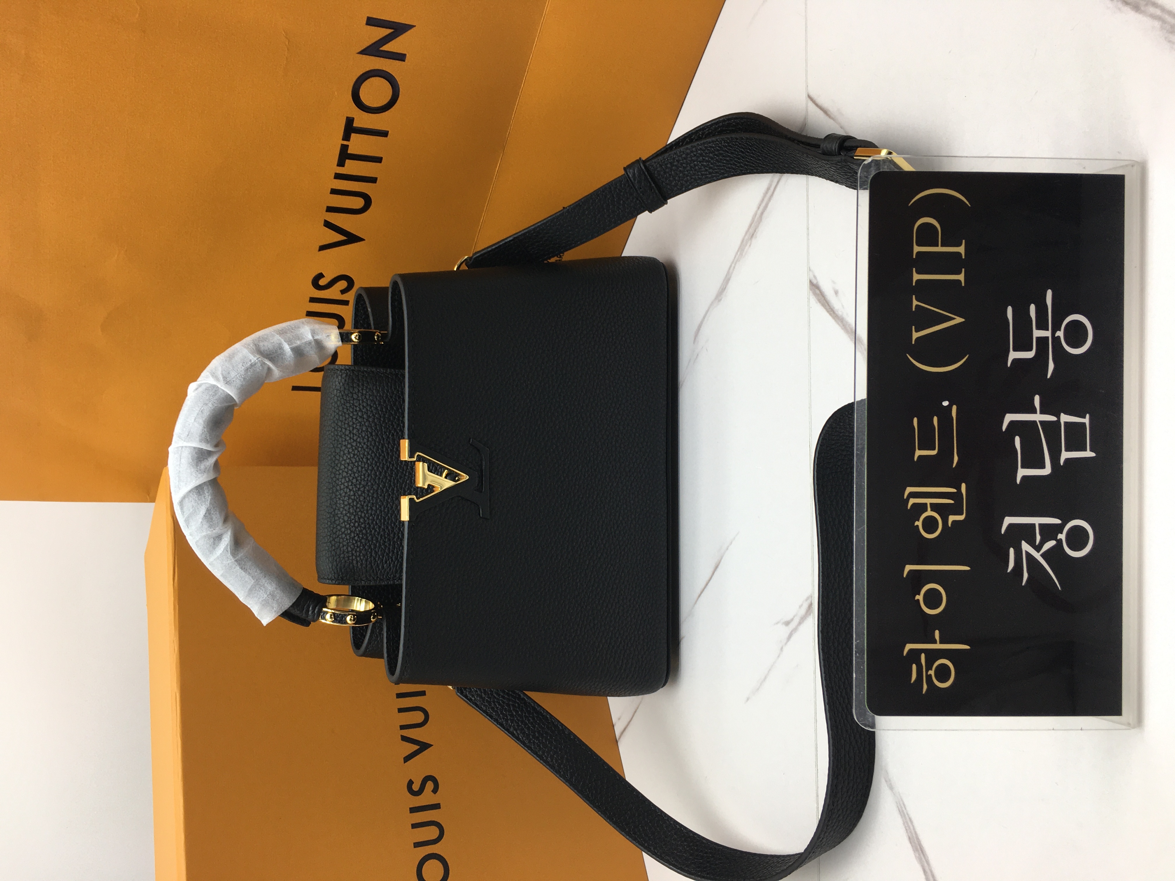 루이비통 카퓌신 BB M24728 (renewal ver.) (내부안감 블랙)