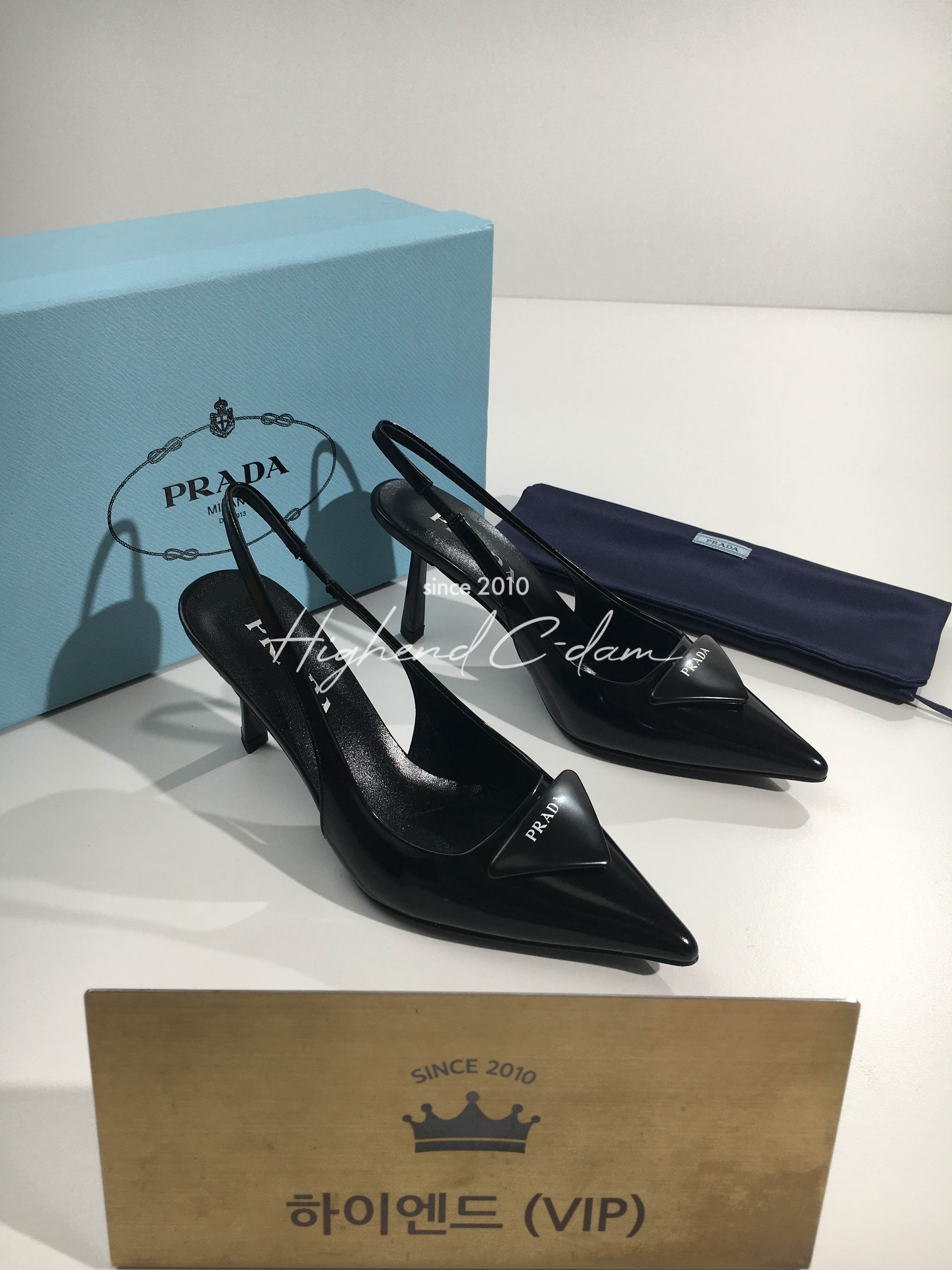 프라다 소프트 패딩 레더 슬링백 펌프스 힐 (굽 7.5cm)