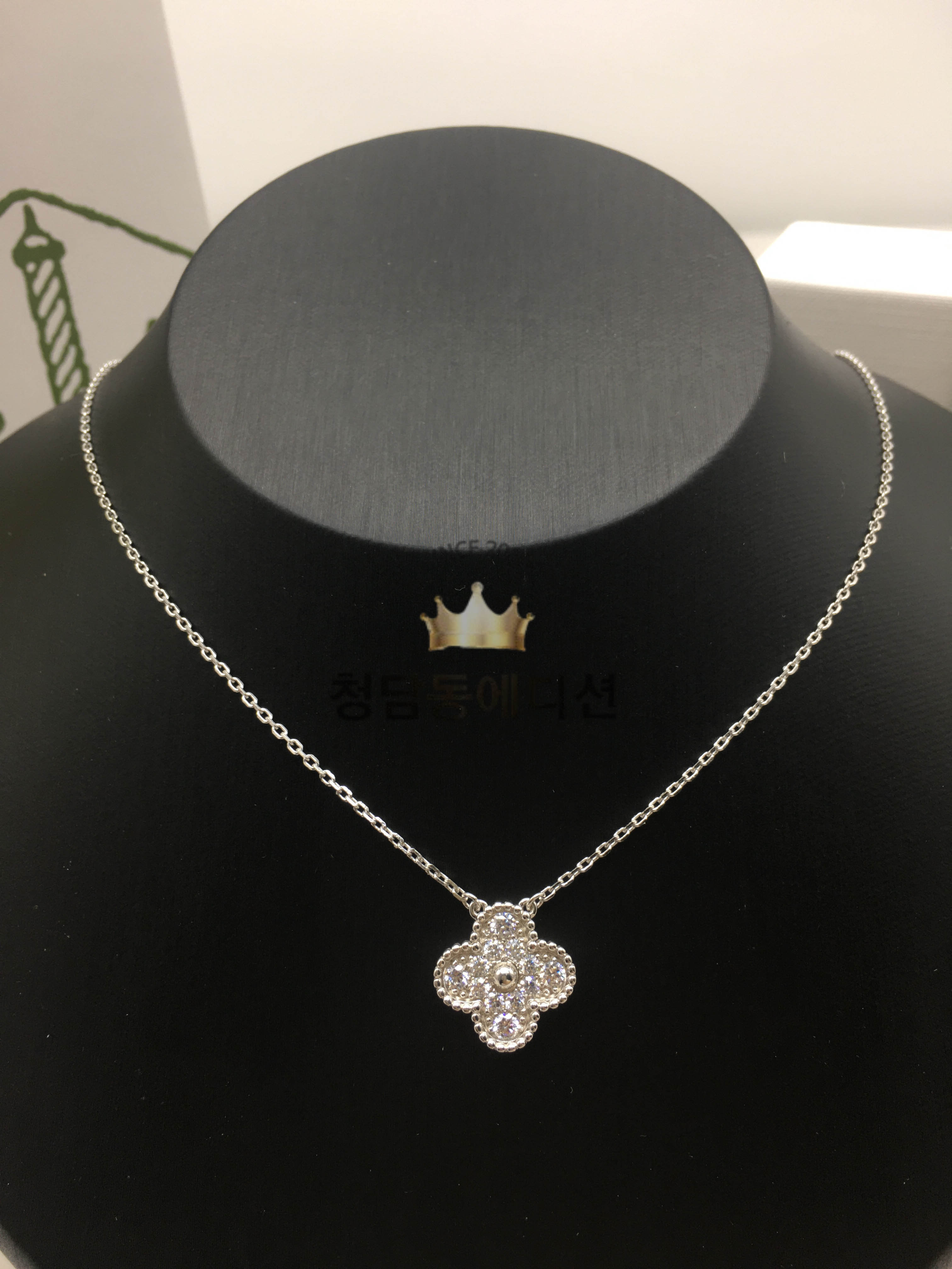 반클리프 알함브라 펜던트 목걸이 (빈티지 사이즈) (컬러 화이트골드) (V-gold소재)