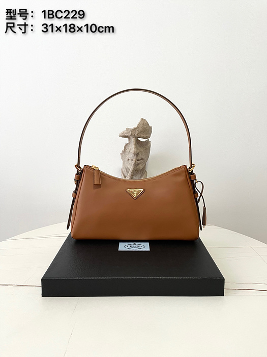 프라다 에메 미디엄 가죽 숄더백 1BC229