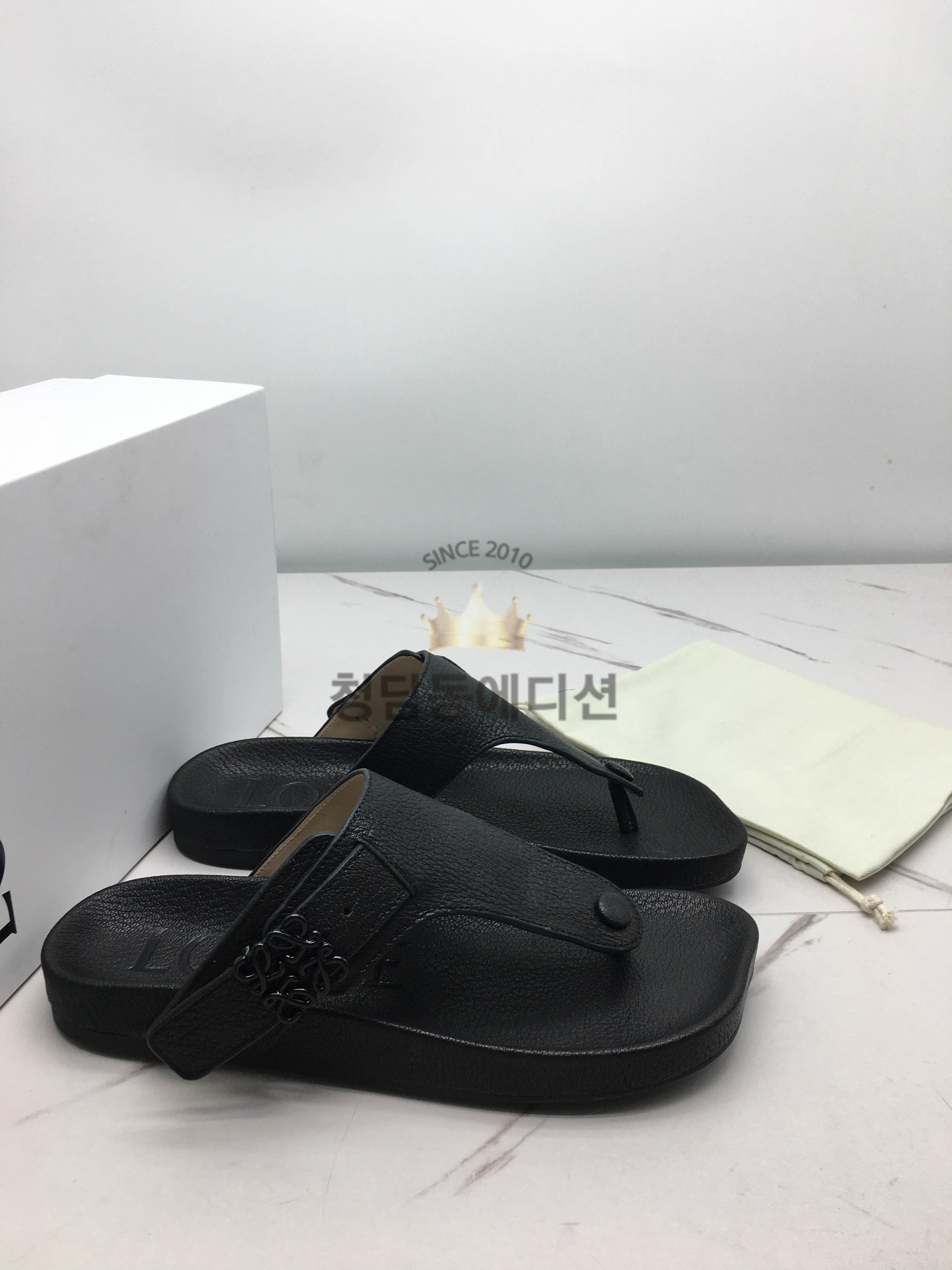 로에베 플립플랍 (남녀공용)