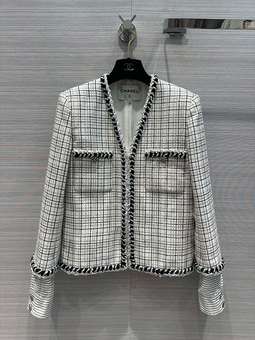 샤넬 24SS 브이넥 클래식 자켓