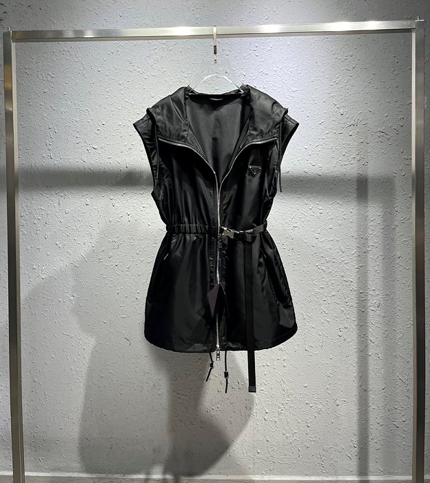 프라다 리나일론 자켓 (소매 탈부착 가능)