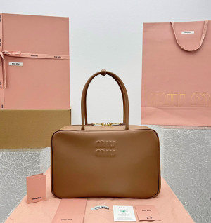 미우미우 가죽 보 백 라지