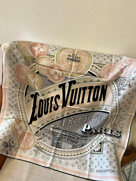 루이비통 실크 스카프