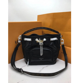 루이비통 노 웨이 바이브 M14377