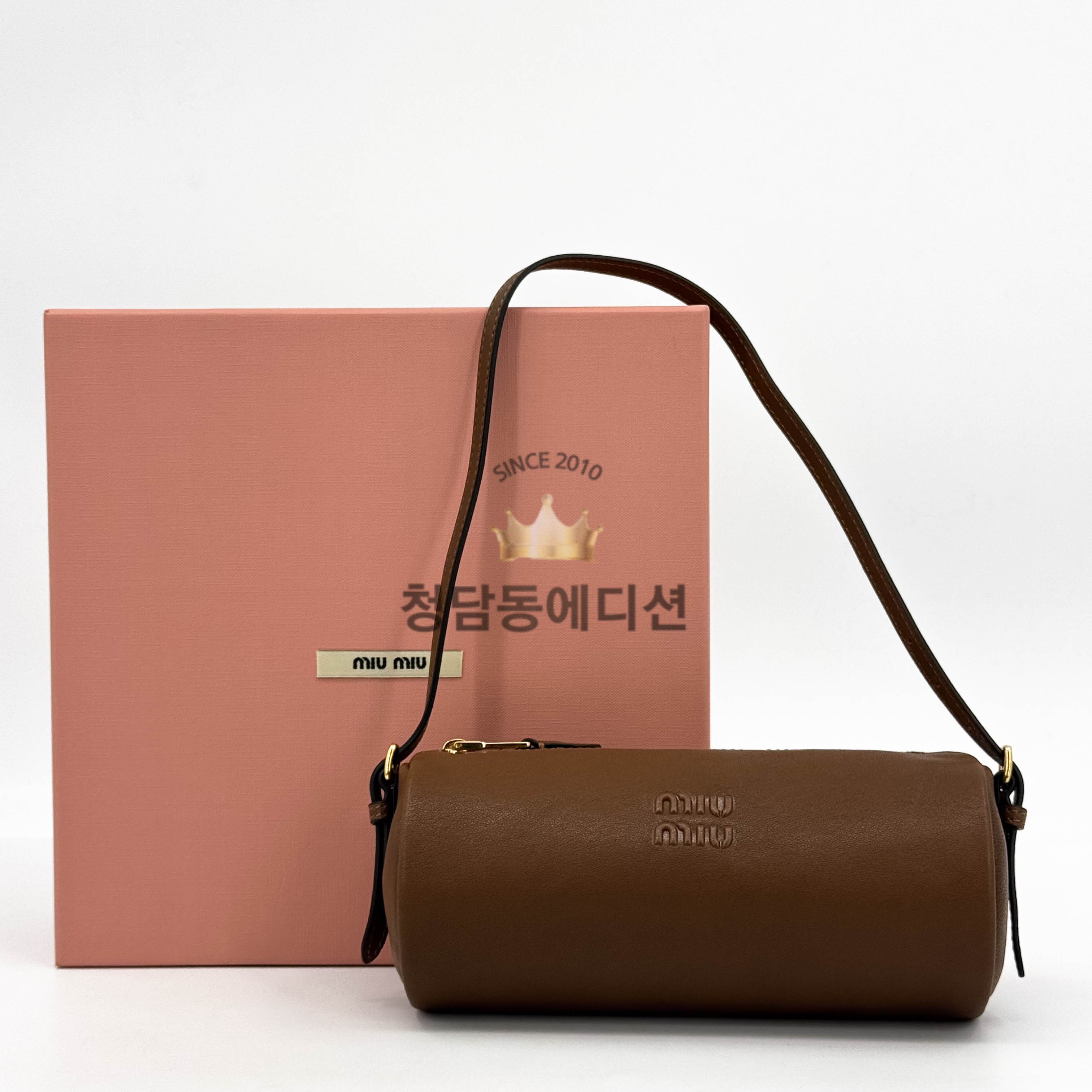 미우미우 나파 가죽 파우치