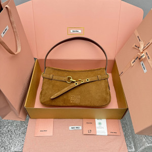 미우미우 아방뛰르 나파 가죽백