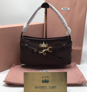 미우미우 아방뛰르 나파 가죽백