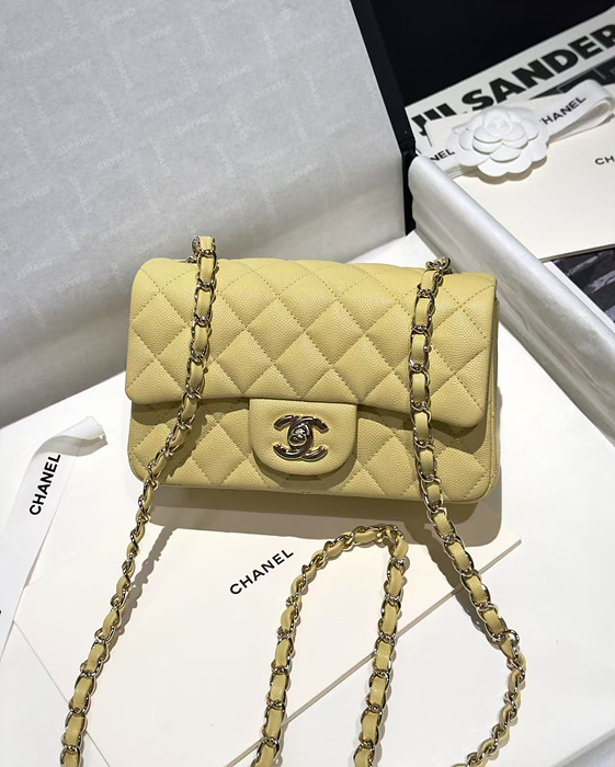 샤넬 클래식백 캐비어스킨 뉴미니 20cm