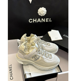 샤넬 23SS 미드탑 스니커즈