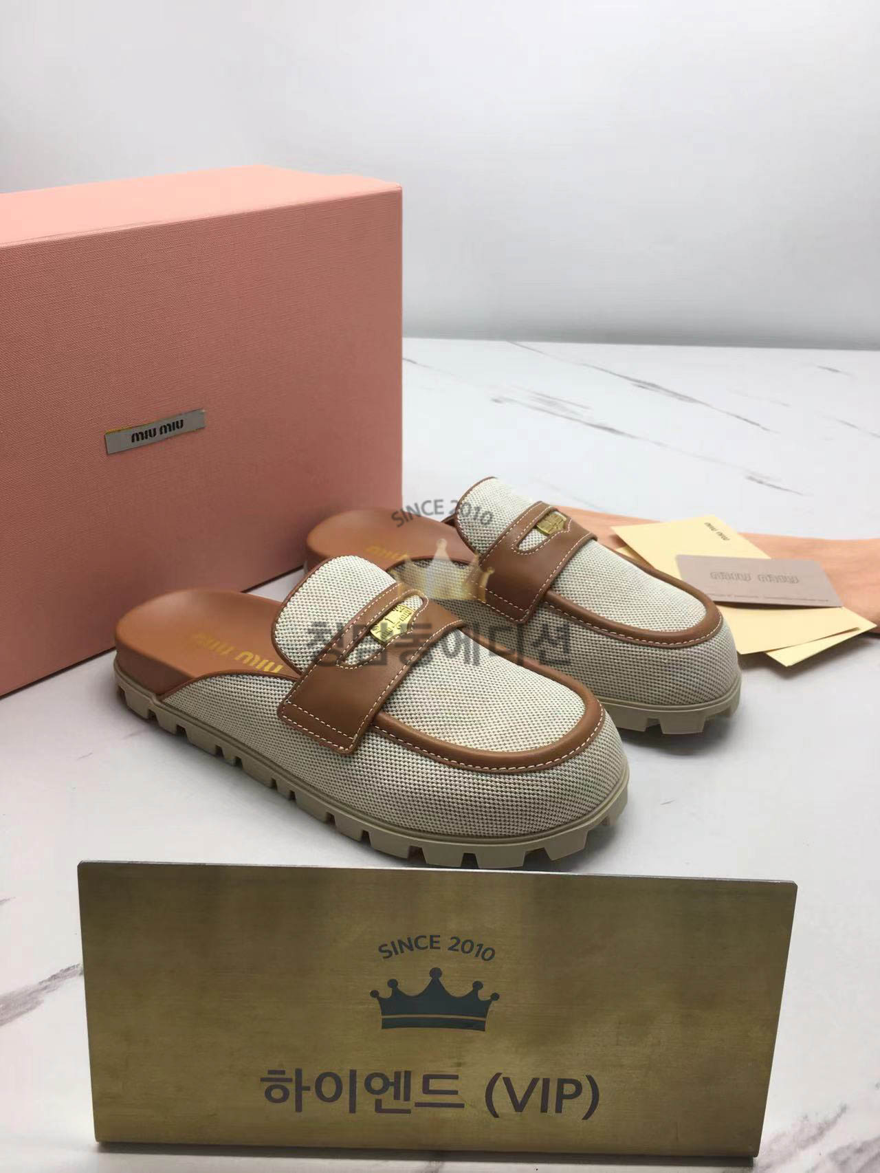 미우미우 캔버스 및 가죽 뮬