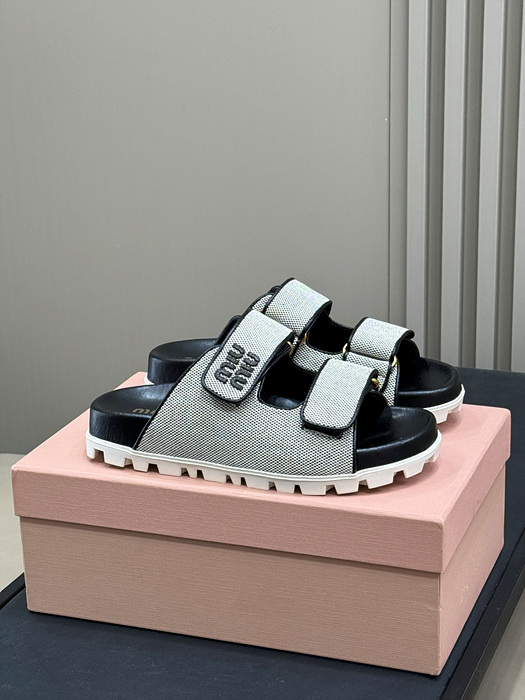 미우미우 캔버스 슬라이드