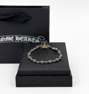 크롬하츠 타이니 E CH 플러스 팔찌