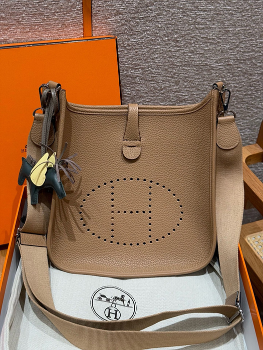 에르메스 에블린 29 올수공 (컬러 차이 은장)