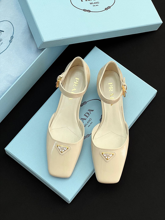 프라다 페이던트 가죽 슬링백