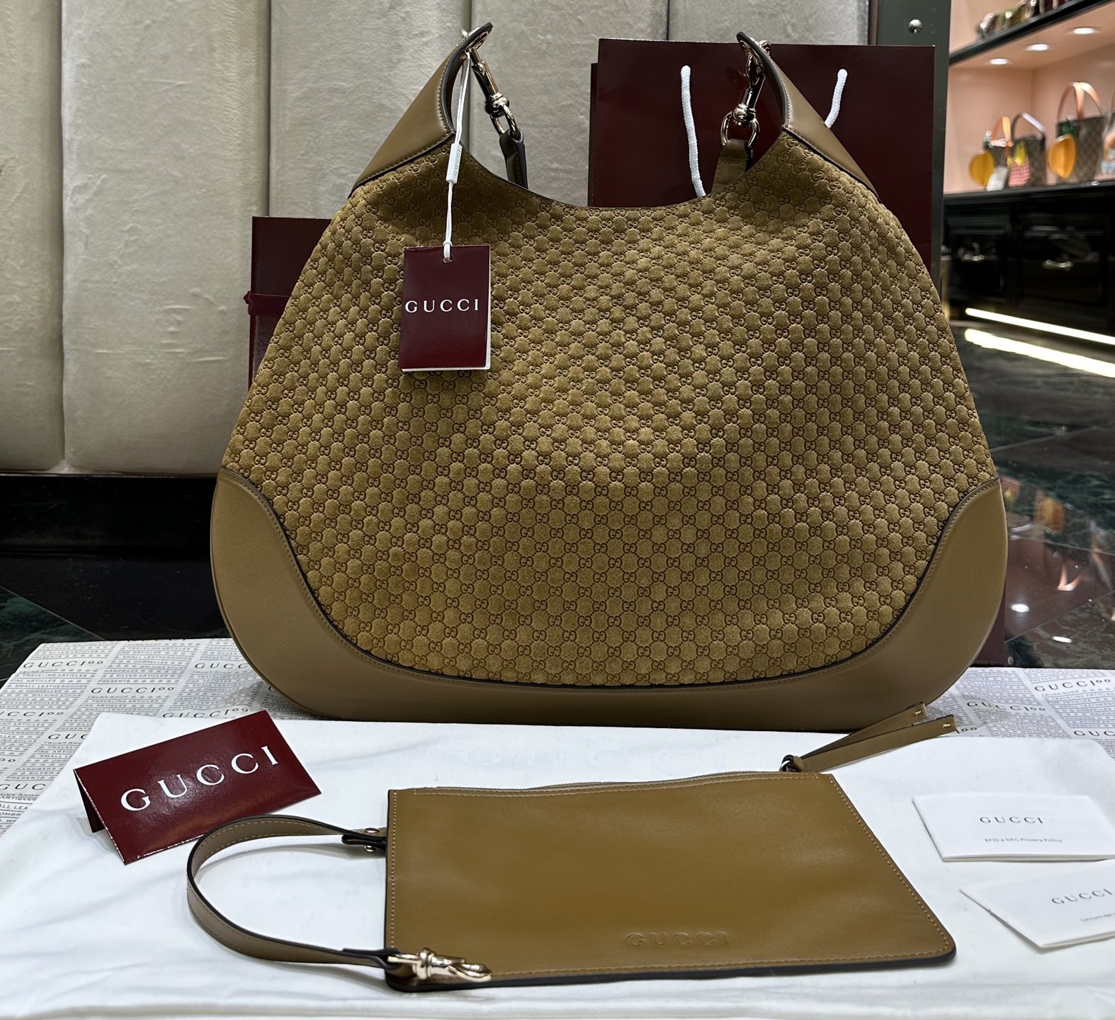 구찌 B 미디움 숄더백 품 815924