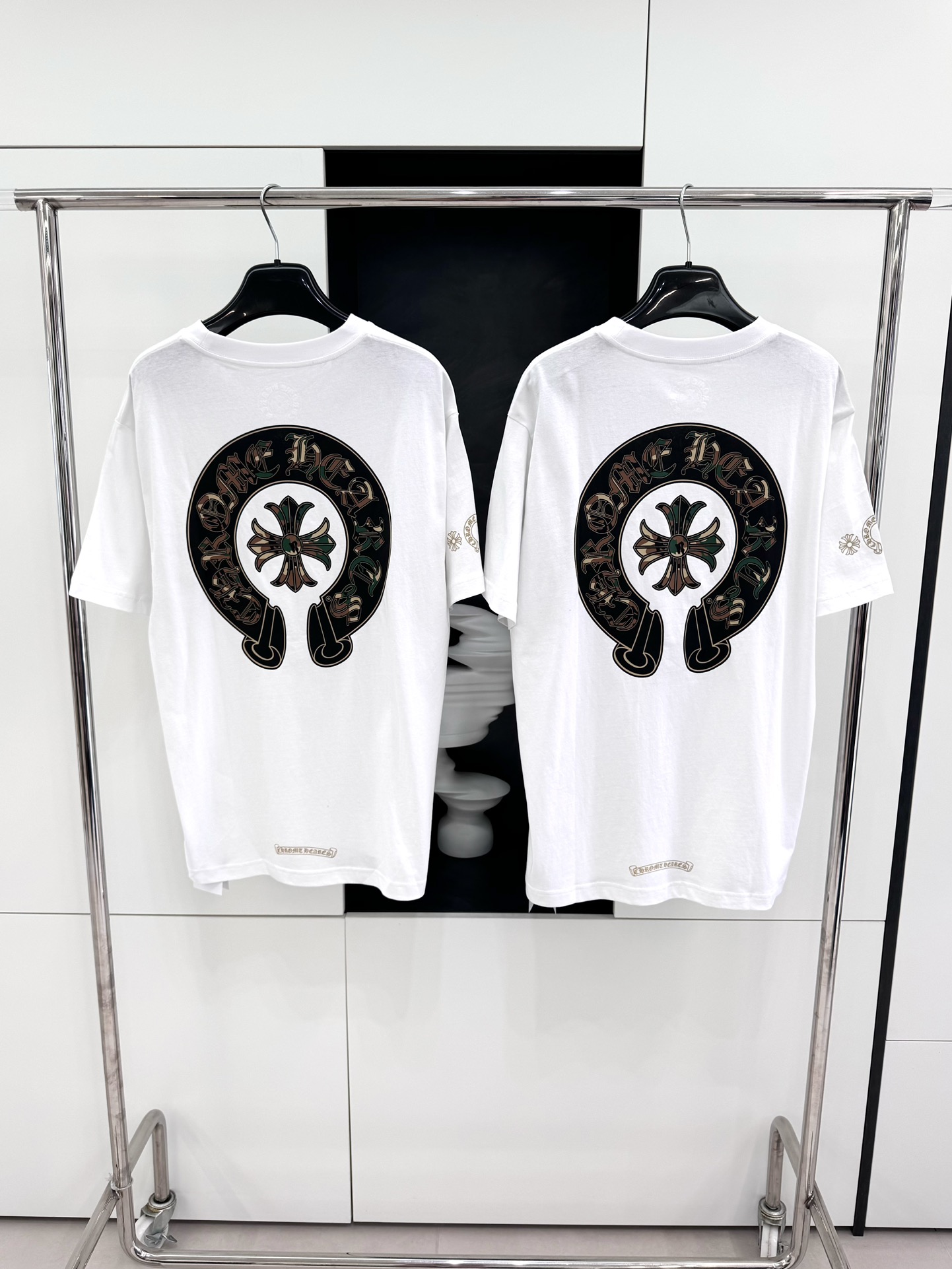 크롬하츠 카모플라쥬 홀스슈 로고 반팔 (남녀공용)