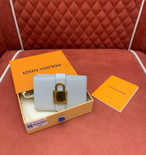 루이비통 로우 키 컴팩트 지갑 M12148