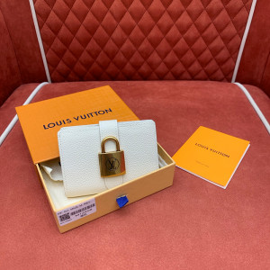 루이비통 로우 키 컴팩트 지갑 M12148