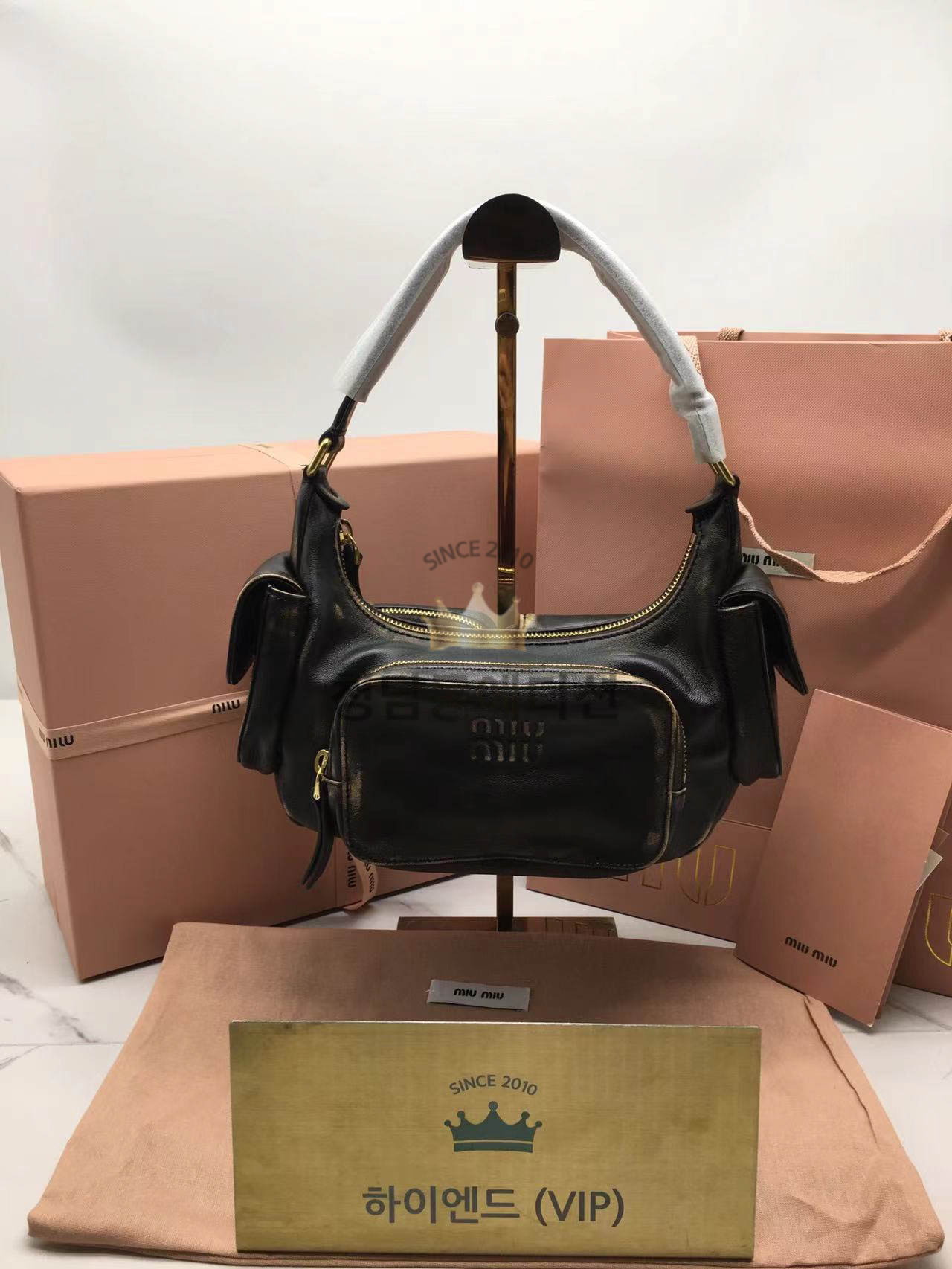 미우미우 포켓 나파가죽 숄더백